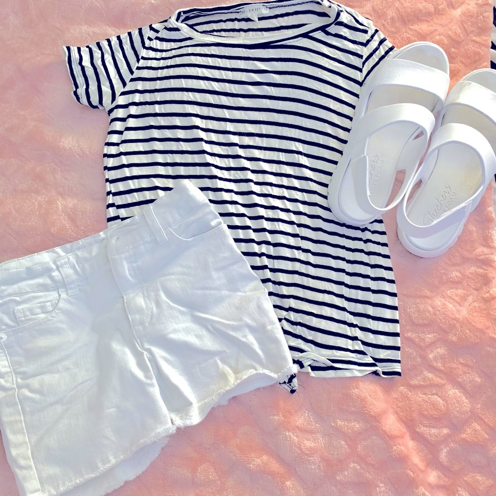 Girls size 12/XS navy & white striped t-shirt.